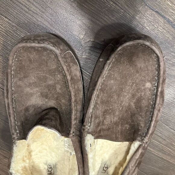 Uggs shearling lined tan moc toe size M14 slippers main image 4